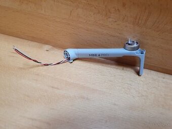 DJI mini 4 pro rameno s motorom