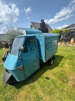 Piaggio Ape 50 veterán (1983) – vhodné na prosecco v