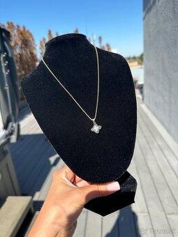 Zlata retiazka s priveskom Van Cleef & Arpels