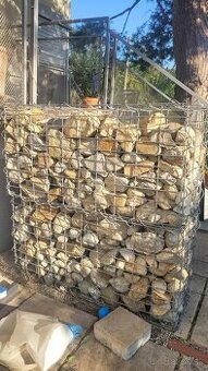Darujem gabionove kose aj s kamenmi