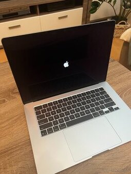 Apple MacBook Air 15 M4 512GB - Nebeský modrý - 1