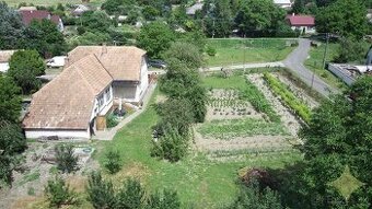 Čiastočne zrekonštruovaný prízemný rodinný dom so slnečným p