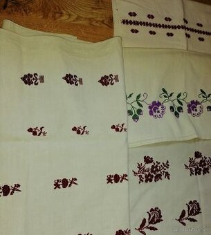 Staré ľanové obrusy.