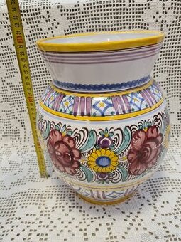 Váza z modranskej keramiky