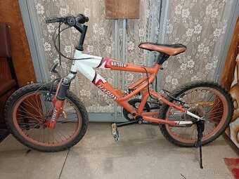 Odpruzeny detsky bicykel Harry Bomber s prehadzovackou a sto