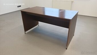 Darujem kancelársky stôl.