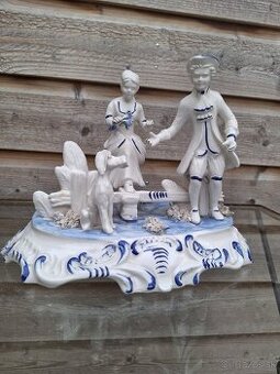 Starozitna porcelanova soška