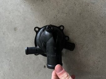Kryt termostatu audi rs6 c6 5.0 v10