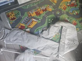 Baldachyn so stojanom + mantinel okolo celej postieľky