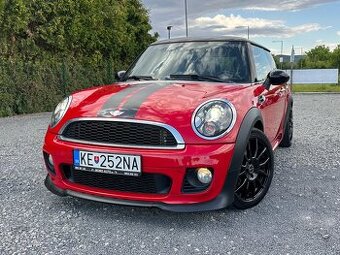 Mini Cooper 2.0 D Bi-xenón, 82kW, A6