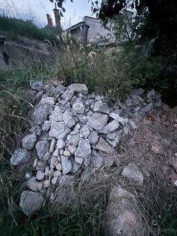 Darujem stavebnú suť