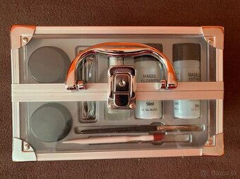 Predám súpravu na modelovanie gel. nechtov s UV lampou