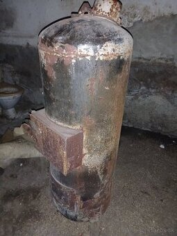 Pec zo starej nádrže