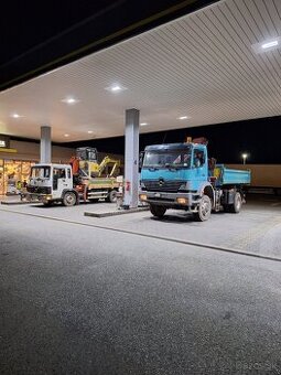 Nákladná doprava s hydraulickou rukou