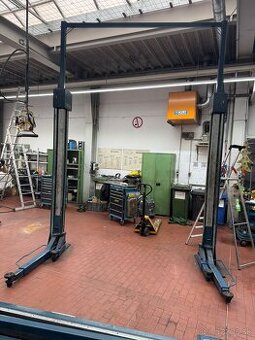 DVOJSTLPOVY ZDVIHAK ZN.NUSSBAUM - 3,2 T  - NEMECKY.