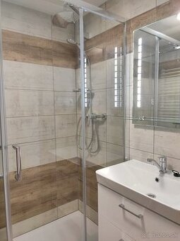 DOSTUPNÝ: 1-izb. byt s 2 lodž., 51 m2, sídl. Mier, SNV