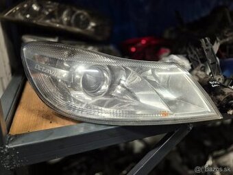 Predám predné svetlo na Škoda Octavia II 2 facelift H4