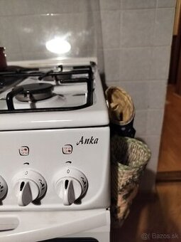 Plynový sporák s elektrickou rúrou