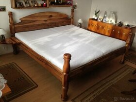 Manželská posteľ z masívu orech