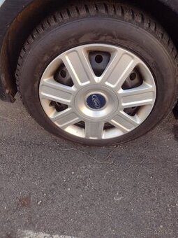Puklice Ford 16