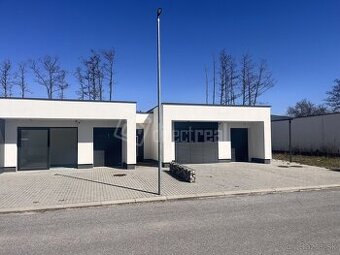 Novostavba 3- izbdom s garážkou pre autíčko, golfrezo…