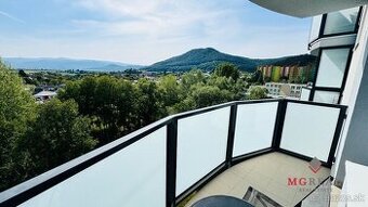 Na predaj veľkometrážny 2-izbový byt 63 m2 s balkónom a špaj