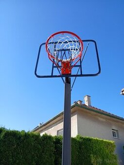 Basketbalový kôš so stojanom