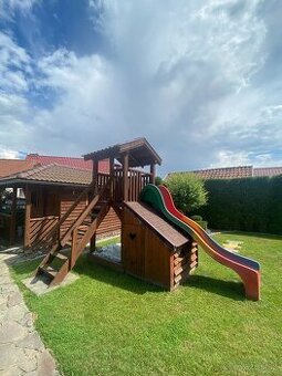 Detský záhradný domček so šmykľavkou a pieskoviskom P