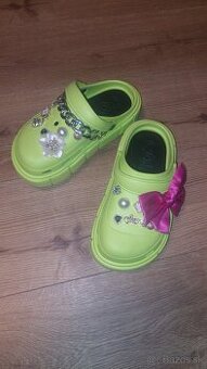 Zelene limetkove crocsy
