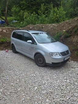 volkswagen touran.