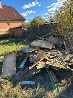 Darujem drevo, postele, skrine ...