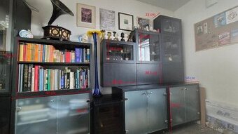 Lacno predame vitriny na stenu