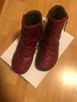 Červené čižmičky