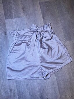 Dámske šortky so saténovým vzhľadom, veľkosť EUR 40 - 1