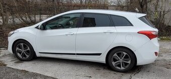 Kupim zadnu roletu do Hyundai I30