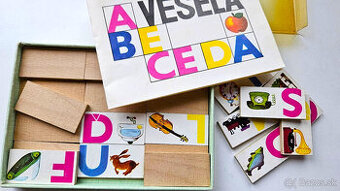 Retro drevená skladačka 'Veselá abeceda'