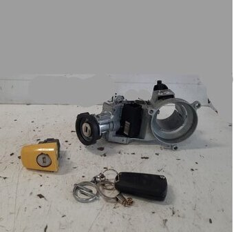 Predám spínaciu skrinku sada Opel Corsa D 55703083 121128357