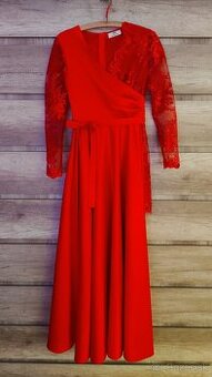 Červené spoločenské šaty s krajkou