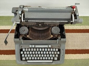 Starý písací stroj