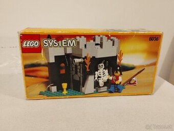 LEGO Castle 6036 Skeleton Surprise s krabicou