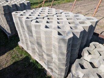 Zatrávňovacie bloky 60x40x8
