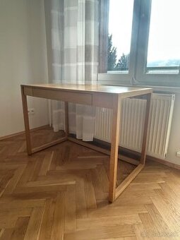 Písaci stôl