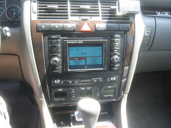 AUDI A8, S8 D2 - prodám navigaci + středový panel