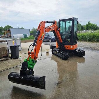 Minibager Hitachi ZX 26U