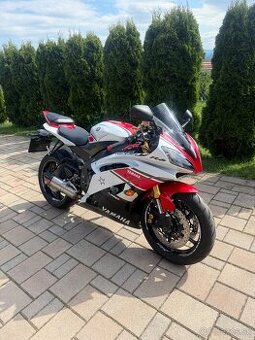 Yamaha R6