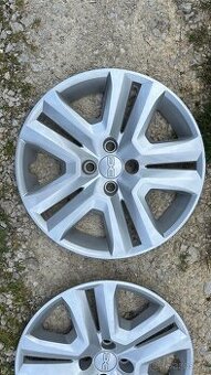 Ozdobne kryty kolies Dacia