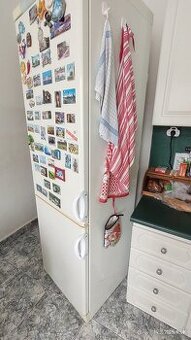 Predám chladničku s mrazničkou Electrolux 2 motorová,.