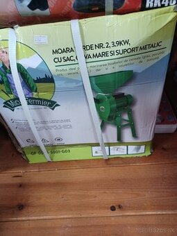 PREDÁM VÝKONNÝ KLADIVKOVÝ ŠROTOVNIK,MASÍ na 2230.NOVÝ.4SITA