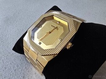 Invicta Cuadro Gold