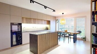 Novozariadený rodinný dom s veľkými spálňami i šatníkom pri 